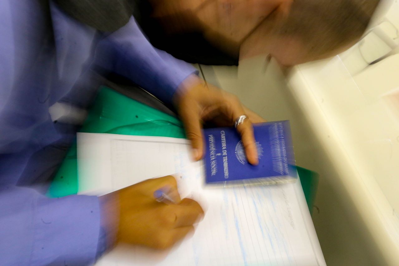 Paraná encerra novembro com 13 mil vagas de emprego abertas